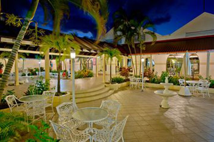 Hotel Exterior 8 of 28