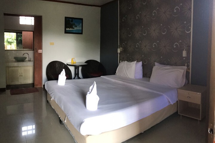 Room 7 of 32