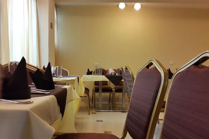 Dining 49 of 67