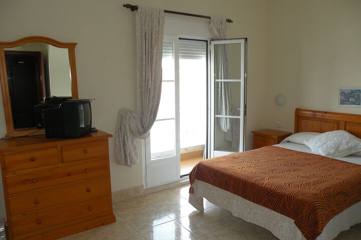 Room 4 of 44