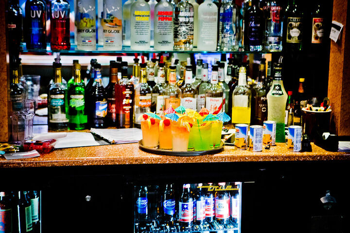 Lounge 22 of 48