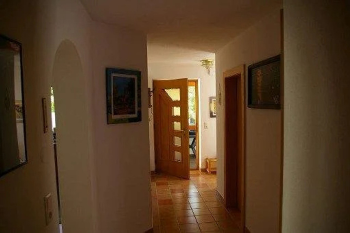 Room 10 of 16