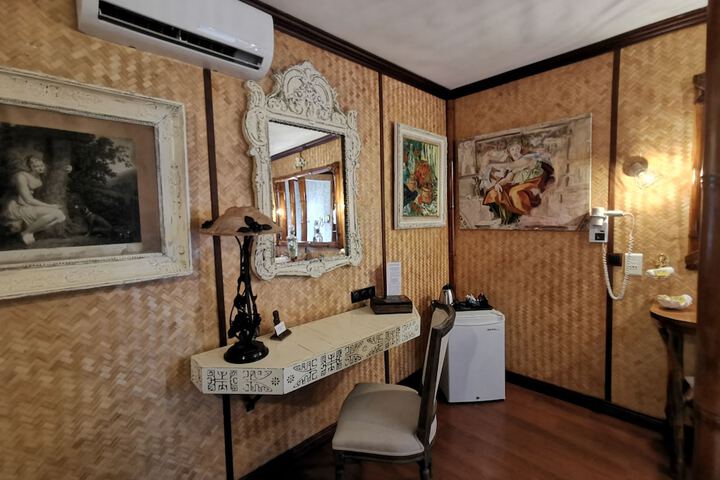 Room 54 of 404