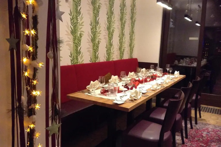 Dining 15 of 16