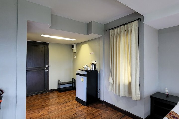 Room 8 of 14