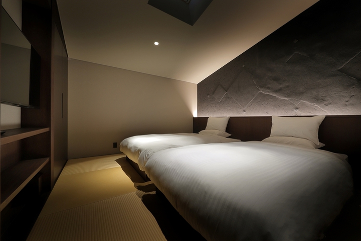 Room 4 of 6