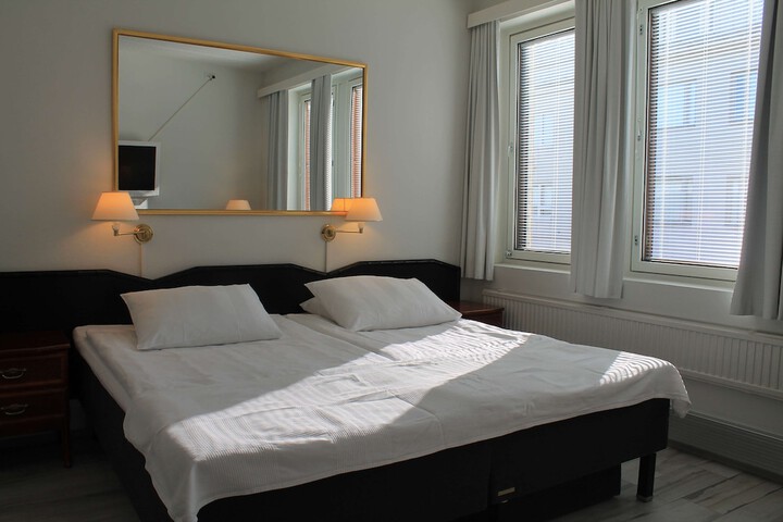 Room 47 of 136