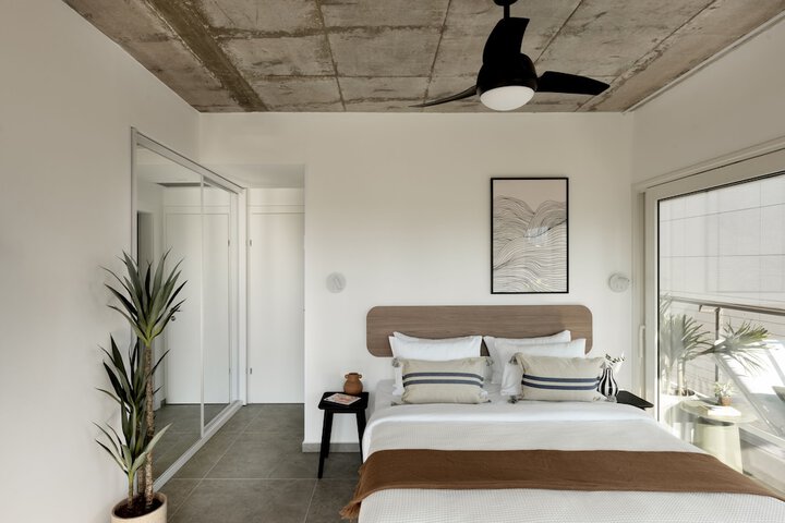 Room 7 of 63