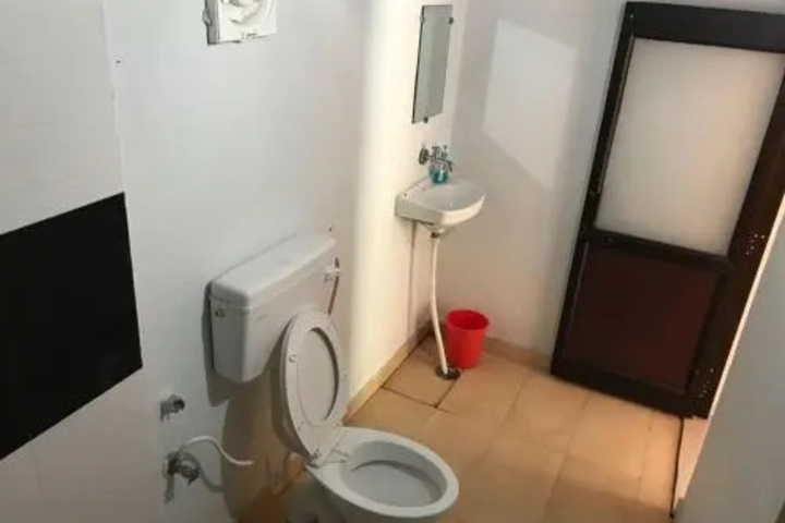 Room 6 of 10