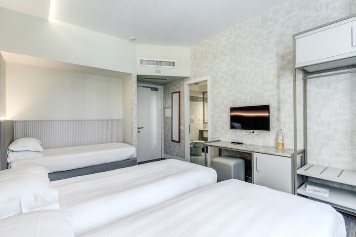 Room 26 of 95