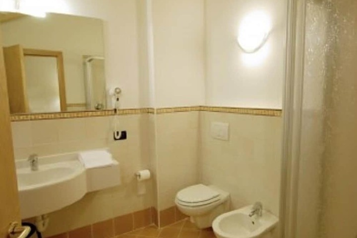 Room 16 of 42