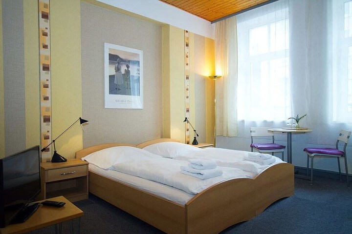 Room 11 of 29