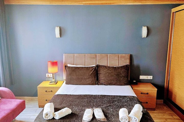 Room 44 of 204
