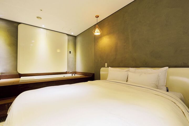Room 15 of 95