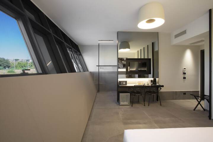 Room 34 of 123