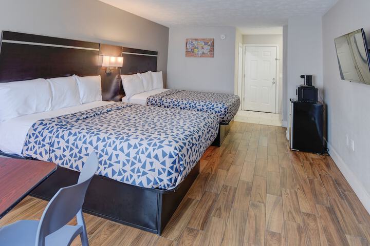 2 Queen Beds (4 of 10)