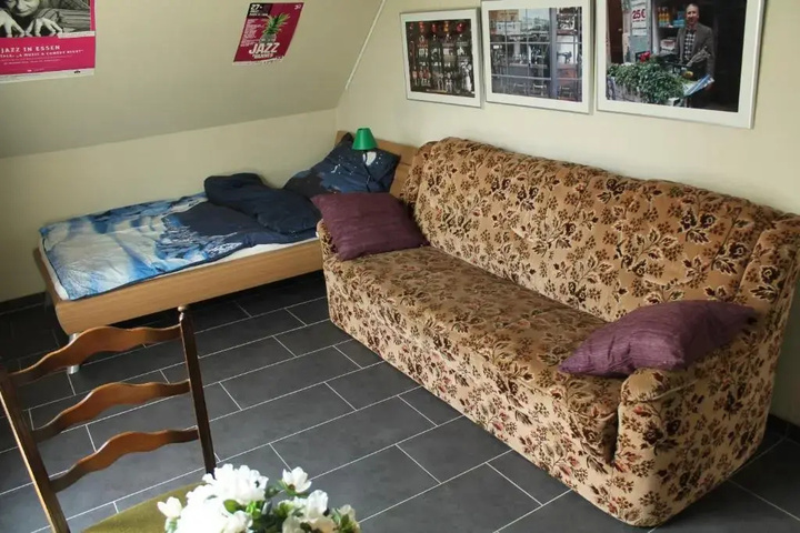 Room 2 of 2