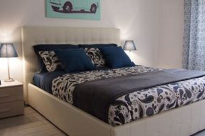 Room 6 of 13