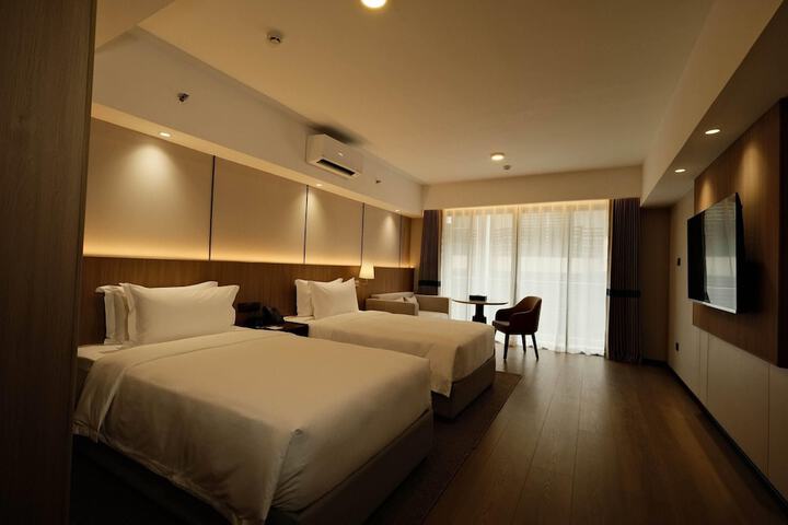 Room 2 of 60