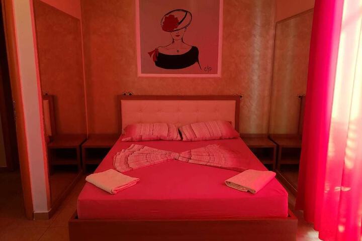Room 15 of 48