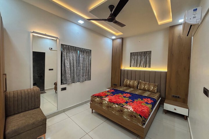 Room 4 of 13