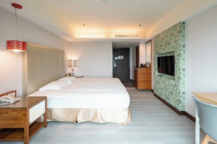 Room 28 of 74