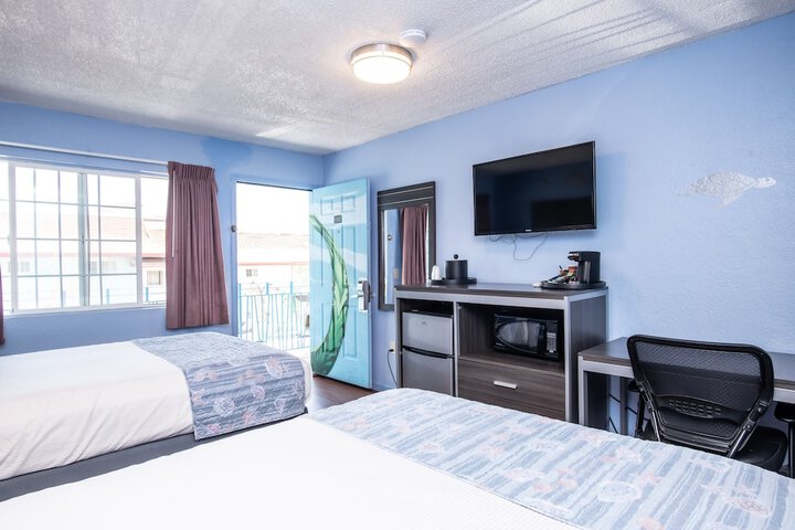 2 Double Beds (24 of 26)