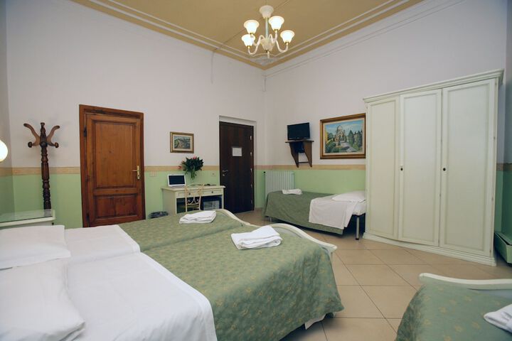Room 33 of 50