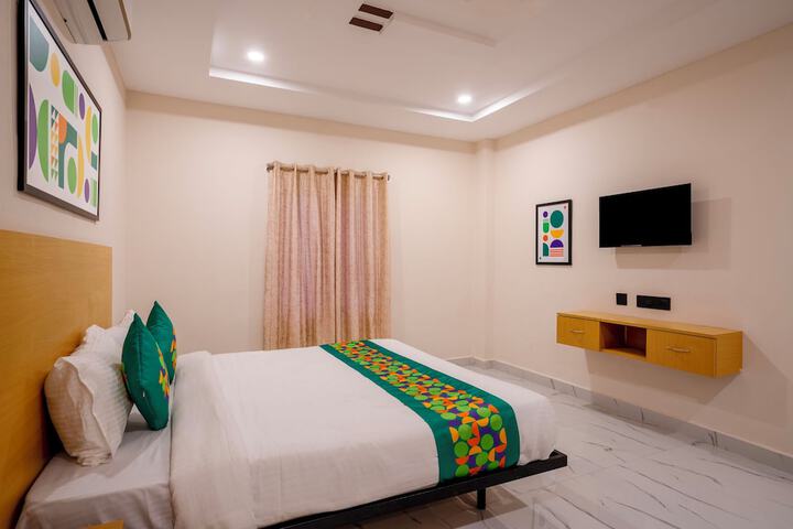 Room 10 of 32