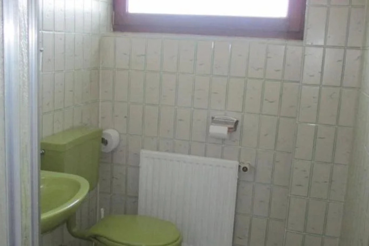 Room 9 of 28