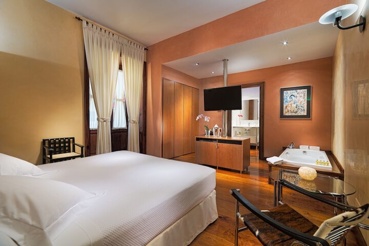 Room 3 of 52