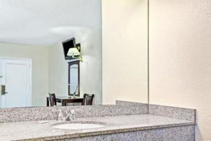 Room 4 of 39