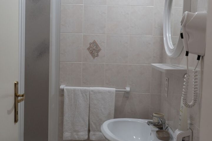 Room 15 of 39