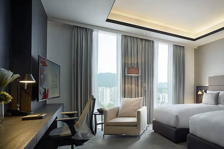 Room 17 of 40