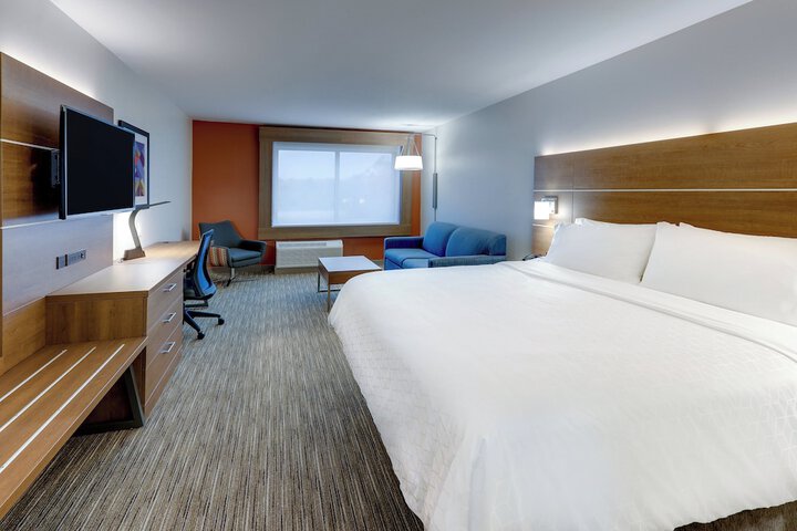 Standard King Bed Accessible (6 of 20)