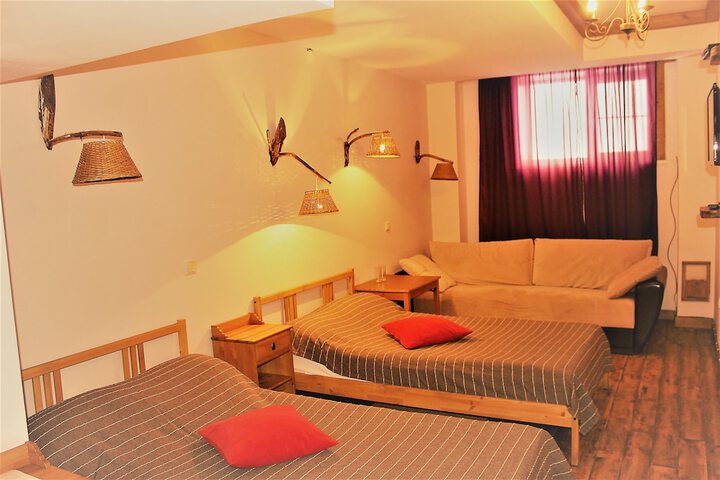 Room 4 of 15