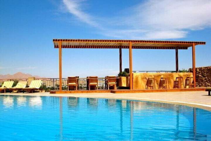 Hotel Pool