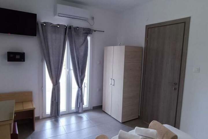 Room 56 of 171