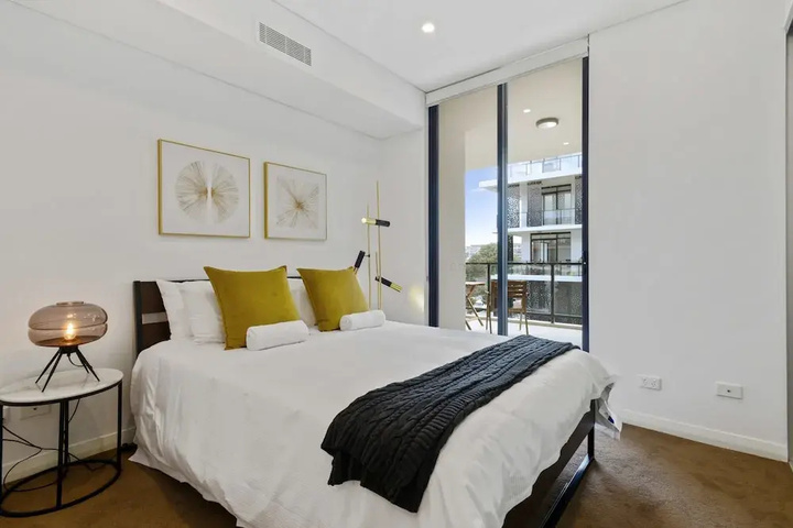 HomeHotel-Waterside Luxury & New Residences