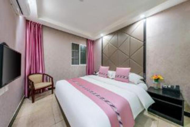 Room 5 of 6