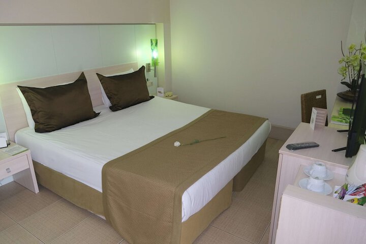 Room 19 of 97