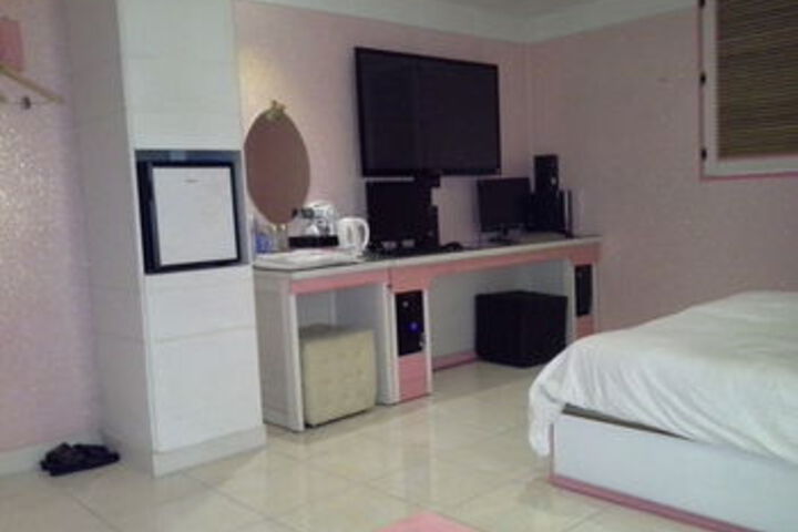 Room 30 of 68