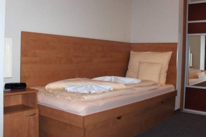 Room 2 of 17