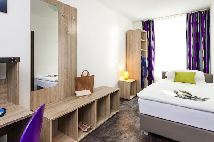 Room 28 of 50