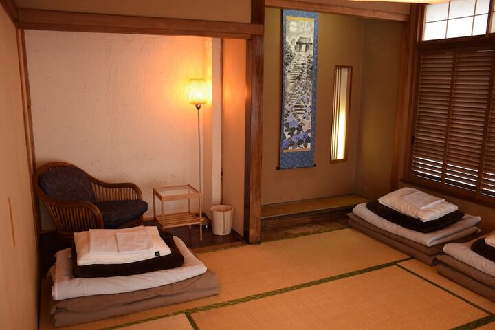 Room 11 of 34