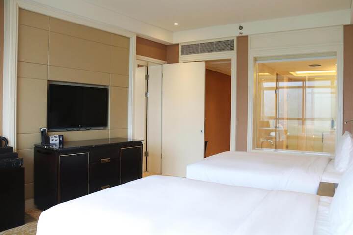 Room 27 of 78