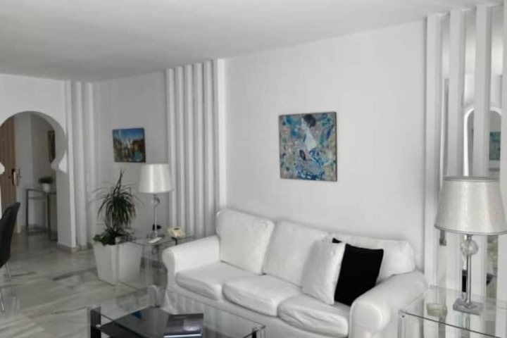 Lounge 38 of 78