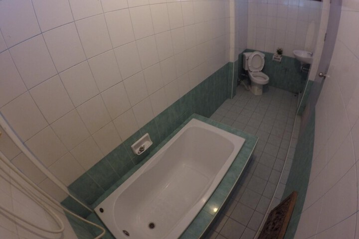 Room 10 of 21