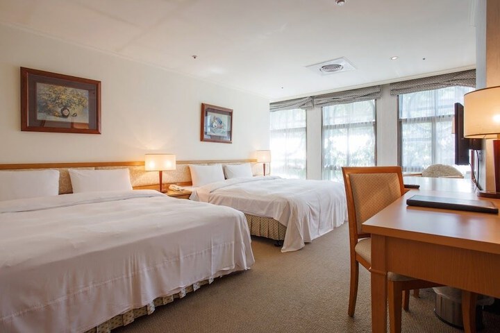 Room 4 of 40