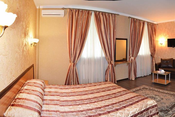 Room 5 of 28